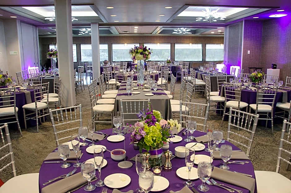 Holiday Inn Milwaukee Riverfront By IHG