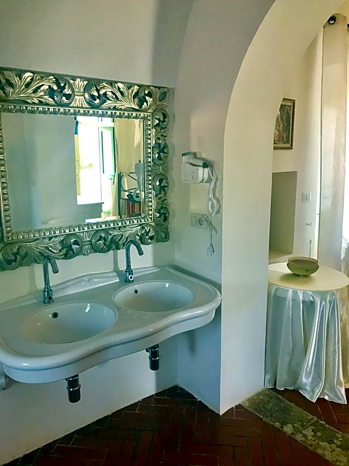 RELAIS MASSERIA CASINA DEI CARI