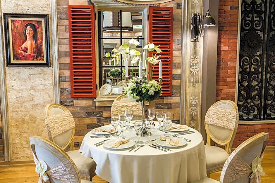 Cosmopolitan Hotel & Wellness