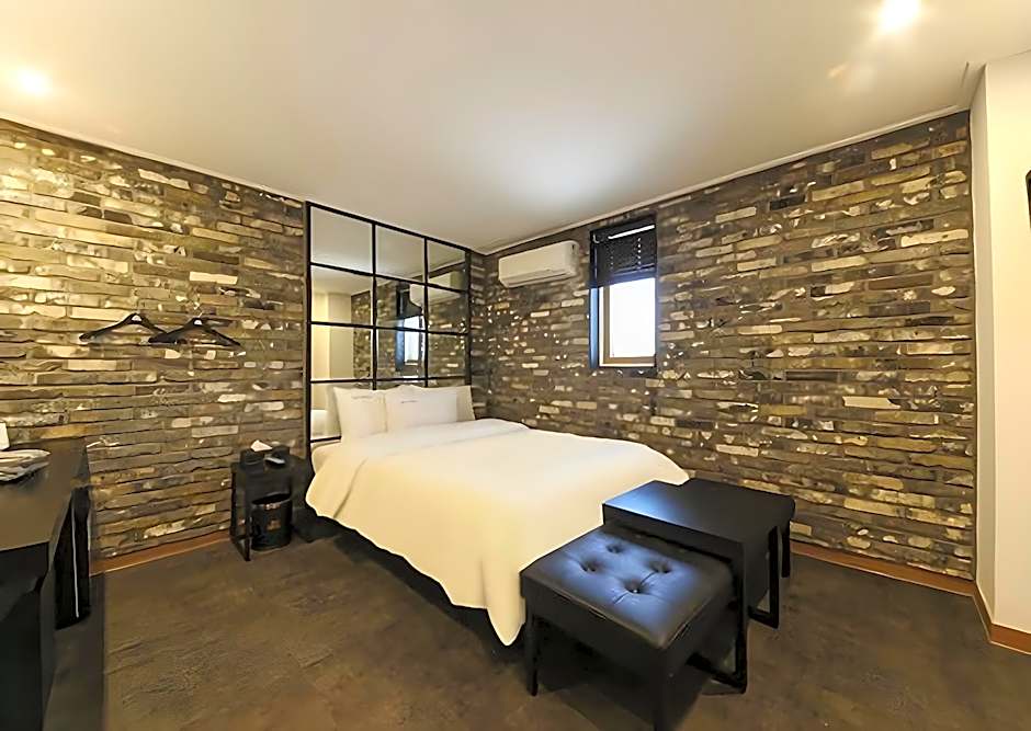 B&F Hotel