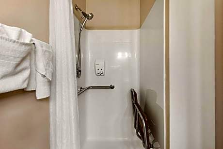 Queen Room with Two Queen Beds and Sofa Bed - Lake Side/Non-Smoking