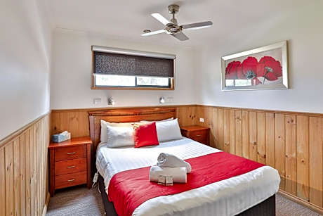 Luxury Three-Bedroom Villa- Poolside