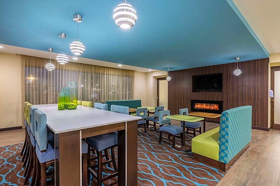 La Quinta Inn & Suites by Wyndham Artesia