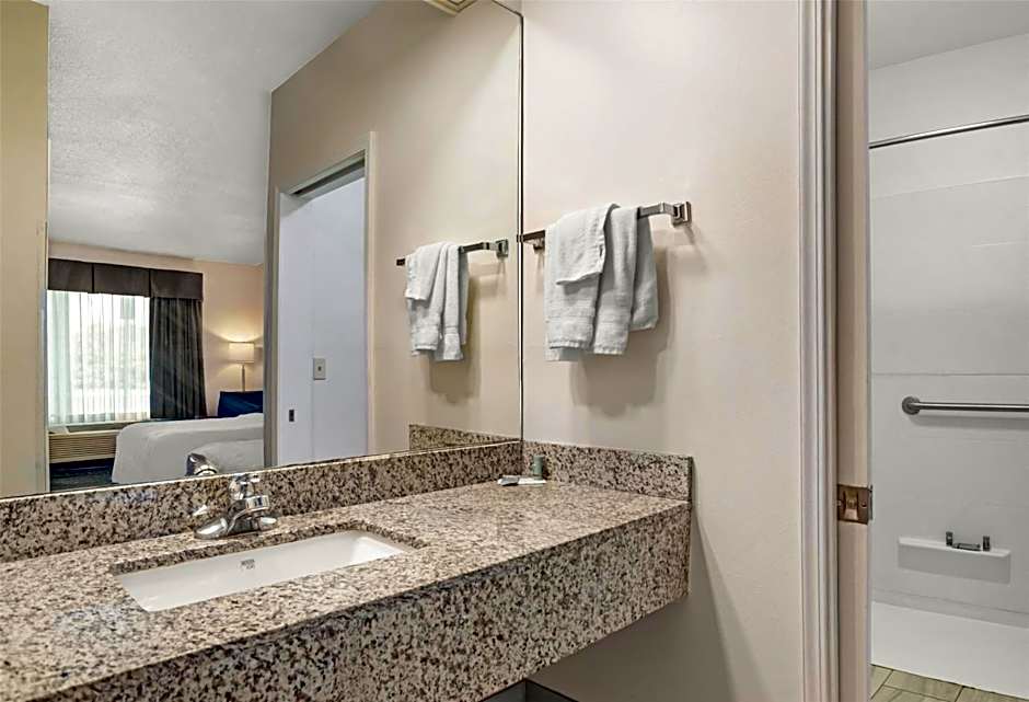 Best Western Navarre Waterfront