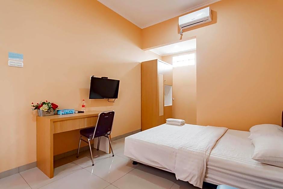 Shofy Guest House Mitra RedDoorz