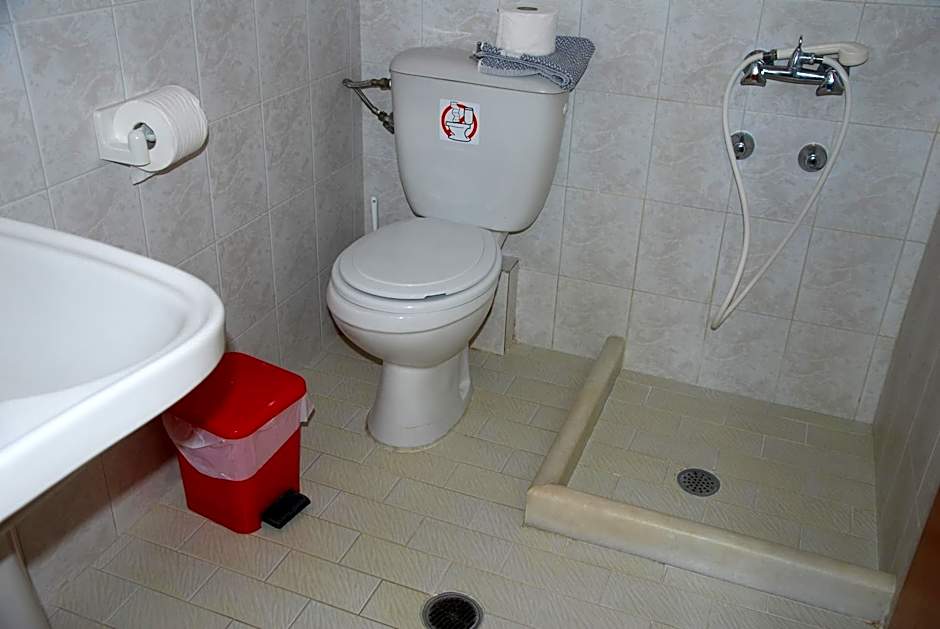 Koulas Pension - Red Lake