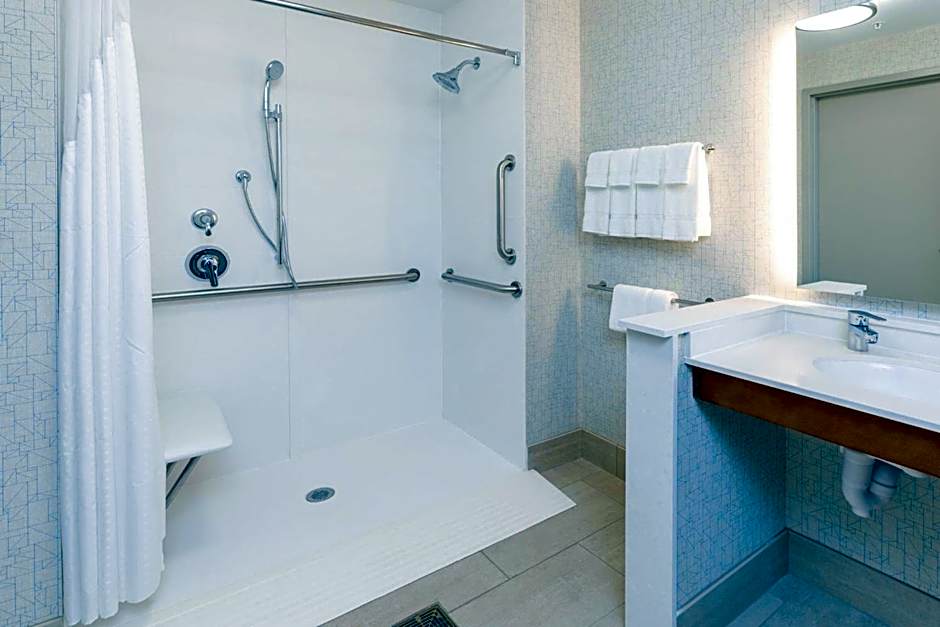 Holiday Inn Express & Suites Sturbridge By IHG