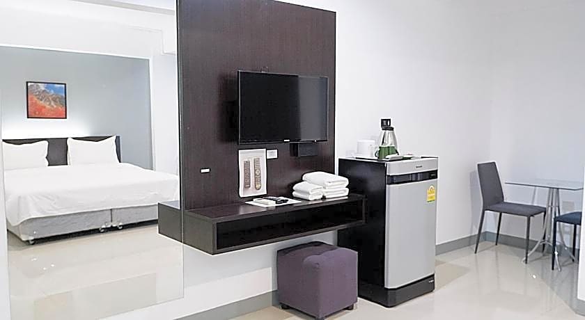 IZEN Budget Hotel & Residences