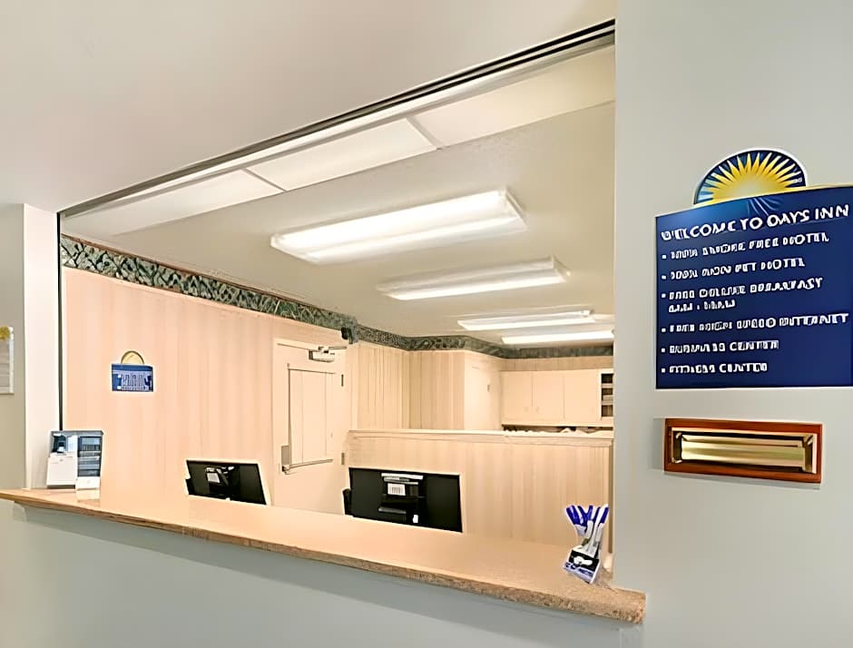 Days Inn & Suites by Wyndham Green Bay WI.