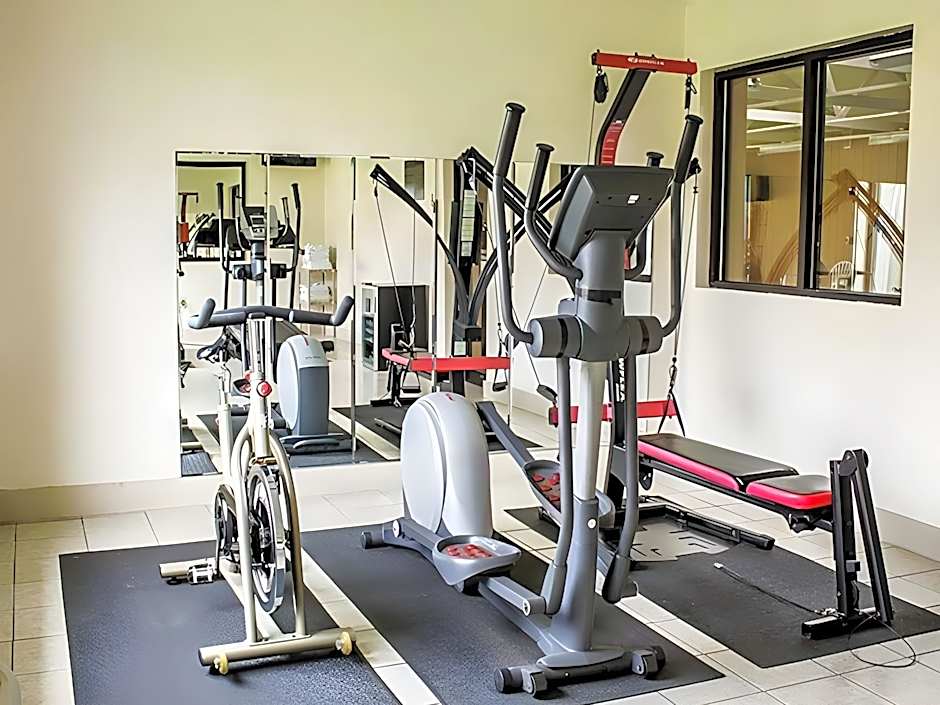 Norwood Inn & Suites Milwaukee