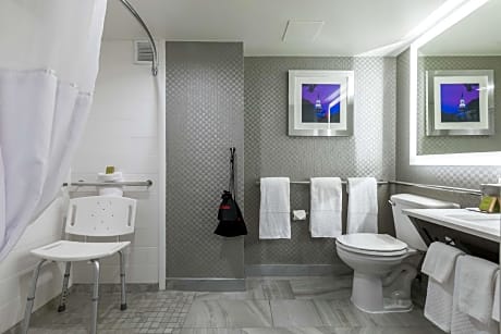 2 QN MOBILITY/HEARING ACCESS ROLL-IN SHWR