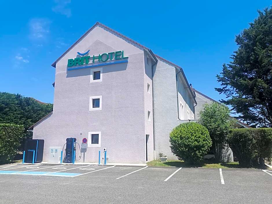 Brit Hotel Confort Pau Lons