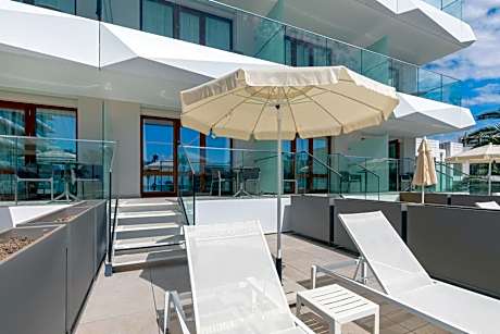 Sol Suite Lateral Sea View (2 Adults + 2 Children)