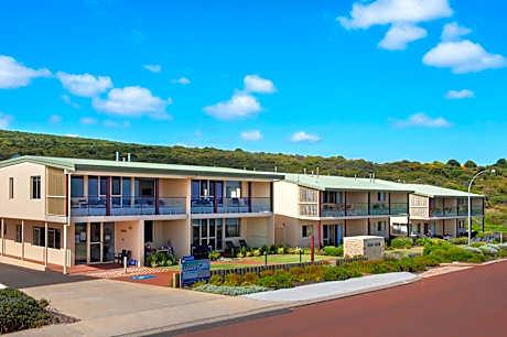 Canal Rocks Beachfront Apartments
