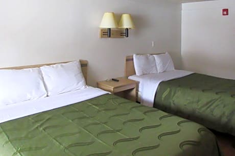 2 Double Beds, Smoking