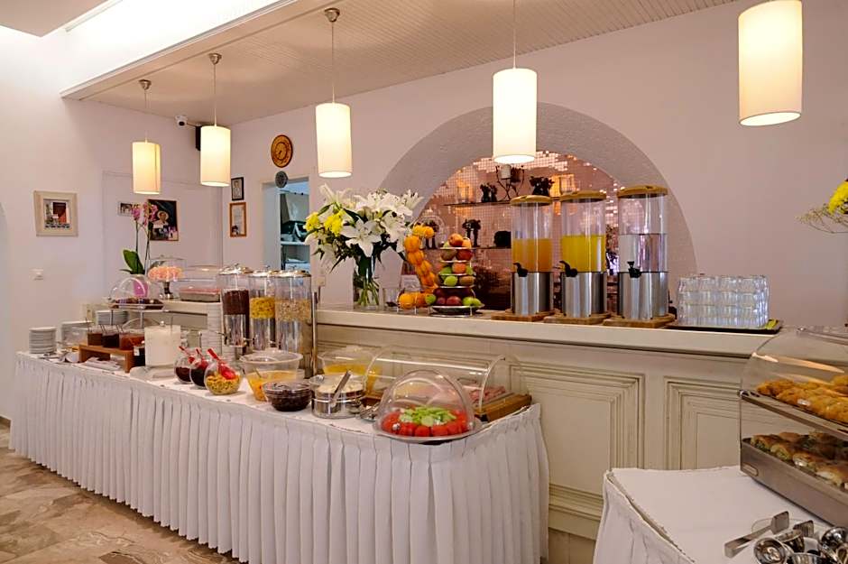 Kamari Hotel