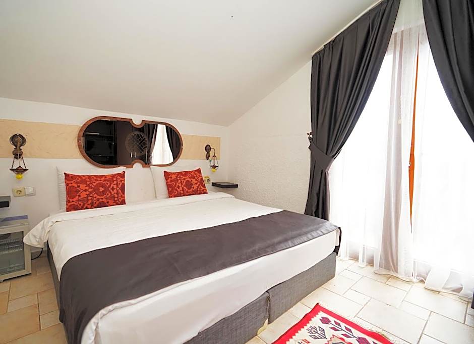 Cicerone Lodge Hotel