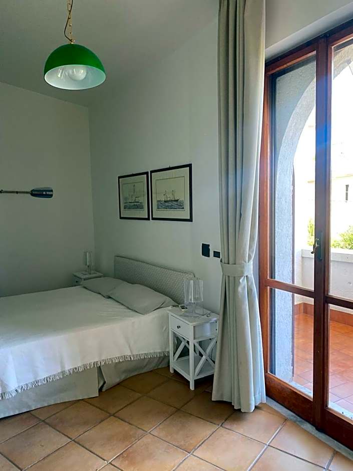 VelaLatina Residence B&B Soverato - Camera Maestrale & Camera Tramontana