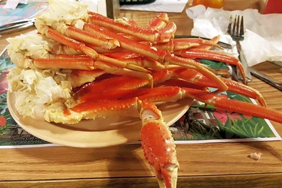 Oceanfront Views, Recently Renovated Kitchen,Pools