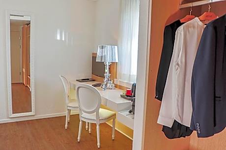 Queen Double Room
