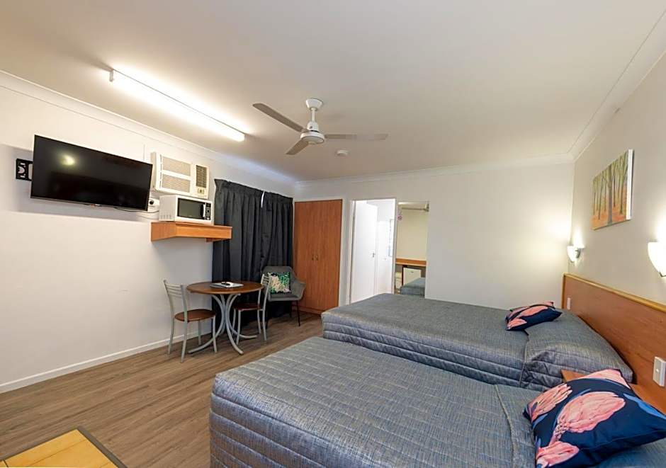 Riviera on Ruthven Motel