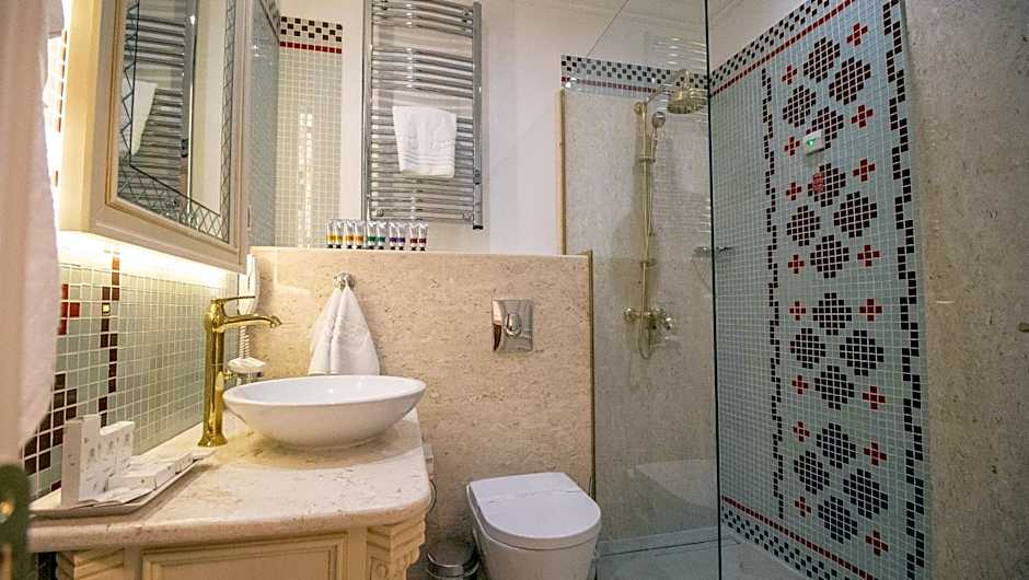 Residence City Garden - Certificate of Excellence Top 10 BEST Five-Stars City Hotels for 2024 awarded by HTIF