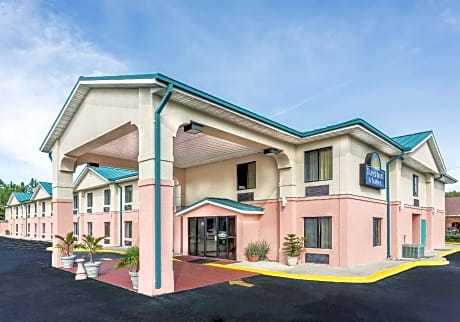 Days Inn by Wyndham Panama City/Callaway