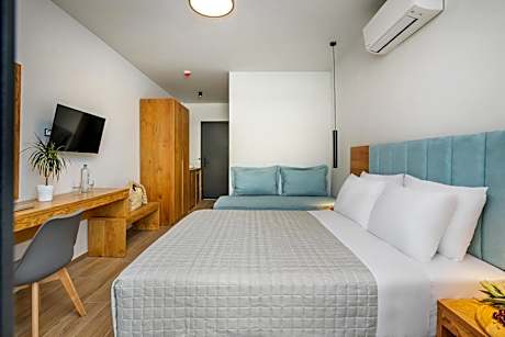 Triple Room with Pool View