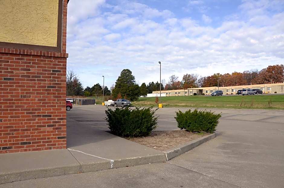 Super 8 by Wyndham Warrenton