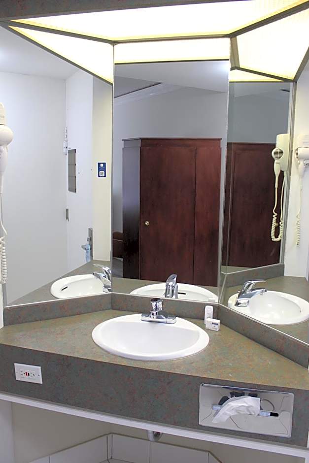 Travelodge by Wyndham Trois-Rivieres