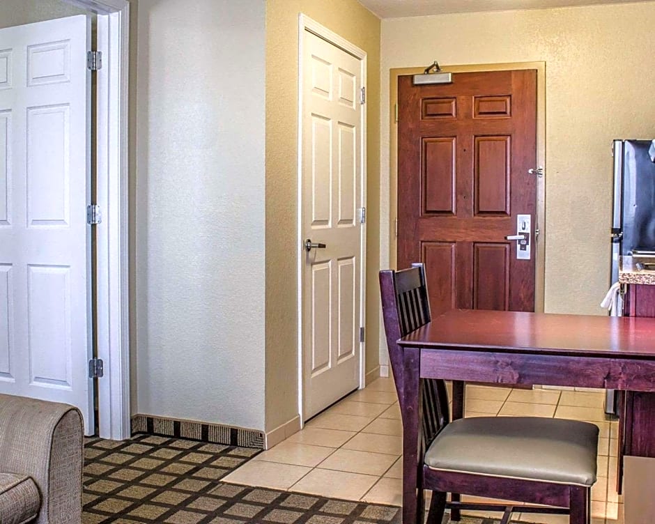 MainStay Suites Coralville - Iowa City