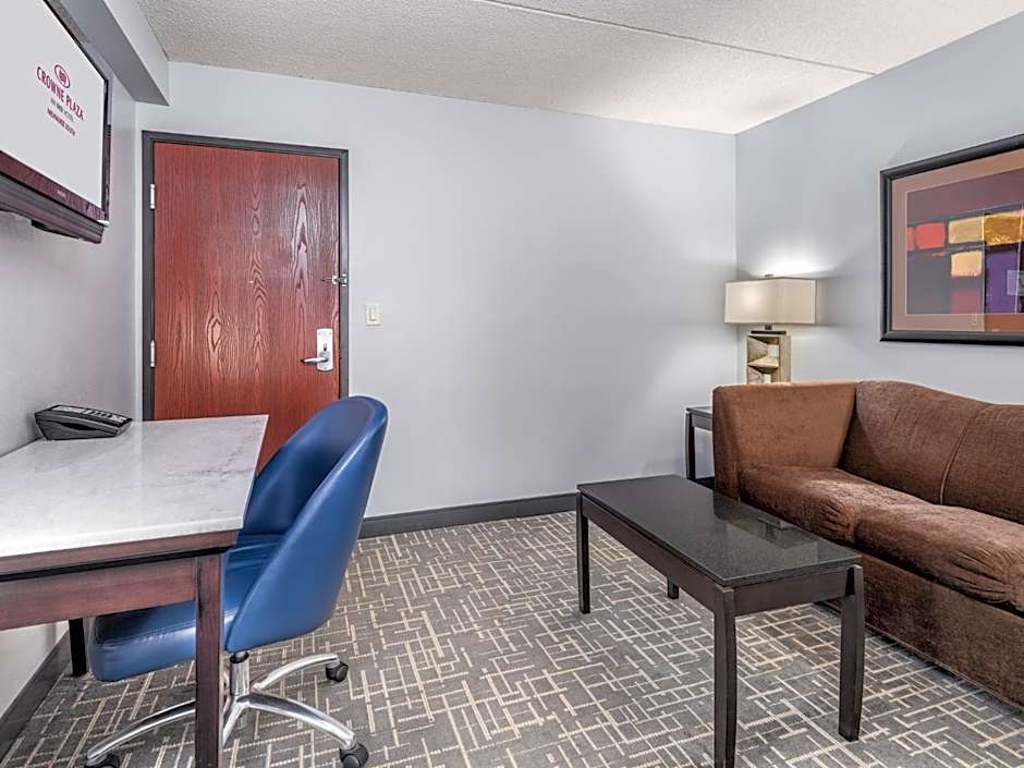 Crowne Plaza Milwaukee Airport by IHG