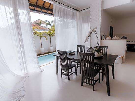 Villa Manis Kecil