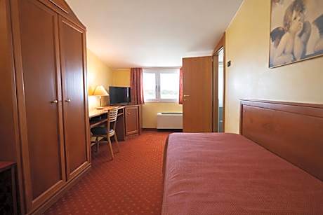 Classic Single Room