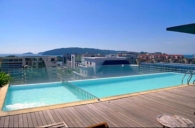 Sky Suite Top floor with Rooftop Pool & Gym