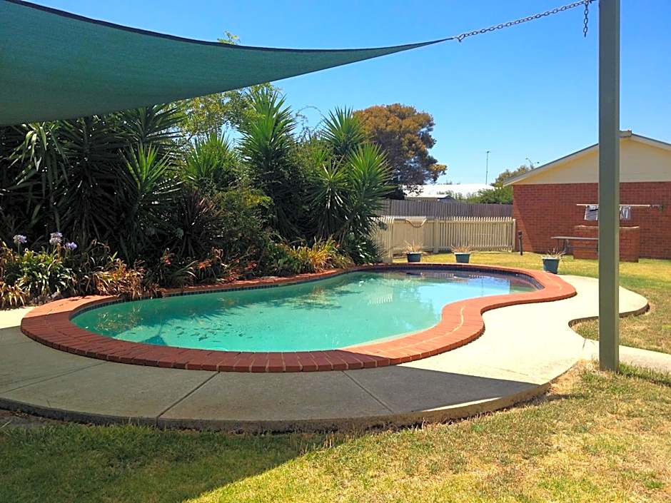 Rose Garden Motel