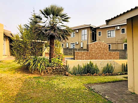 La Bronze Guest Lodge