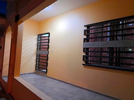 Económica casa, cercana al mar