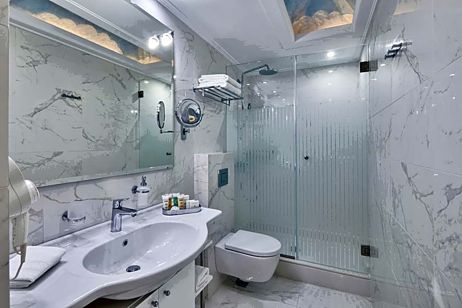 Ava Hotel and Suites