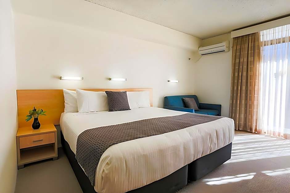 Photo 1 of 10 of Deluxe 1 King Bed, Balcony