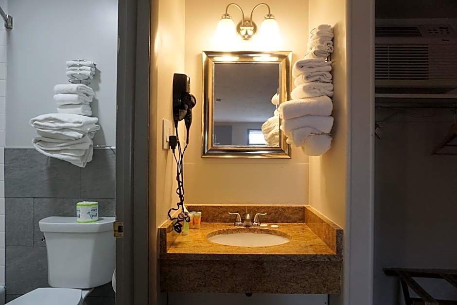 Harvest Drive Family Inn - Renovated Rooms