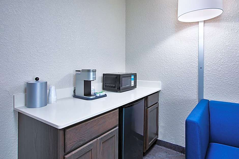 Holiday Inn Express & Suites Eden Prairie  Minneapolis By IHG