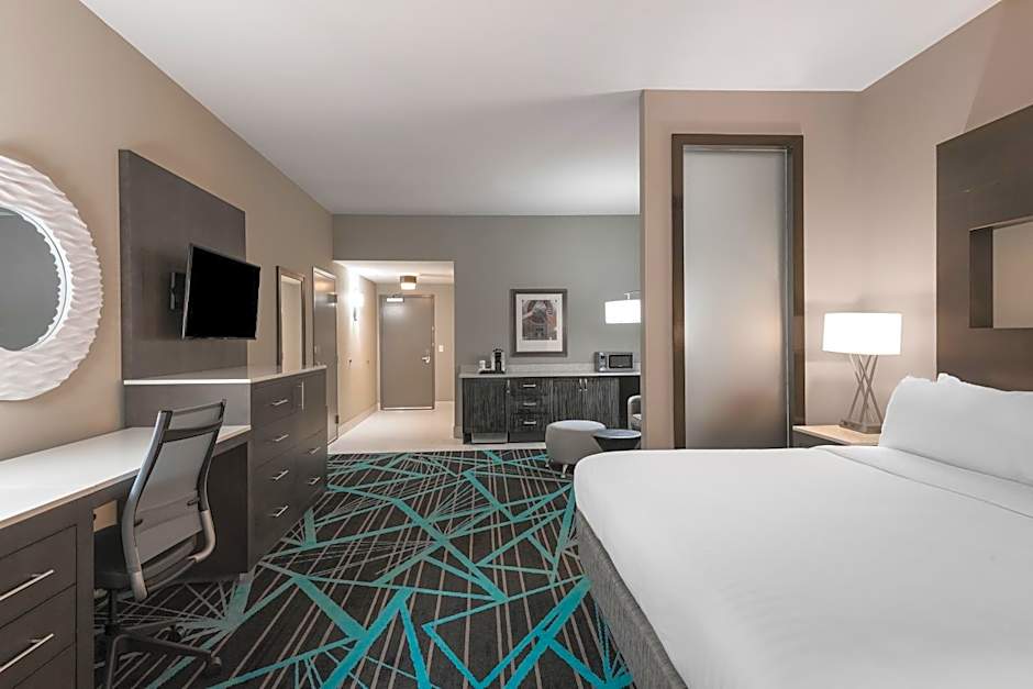 Holiday Inn Express & Suites Charlotte Airport By IHG