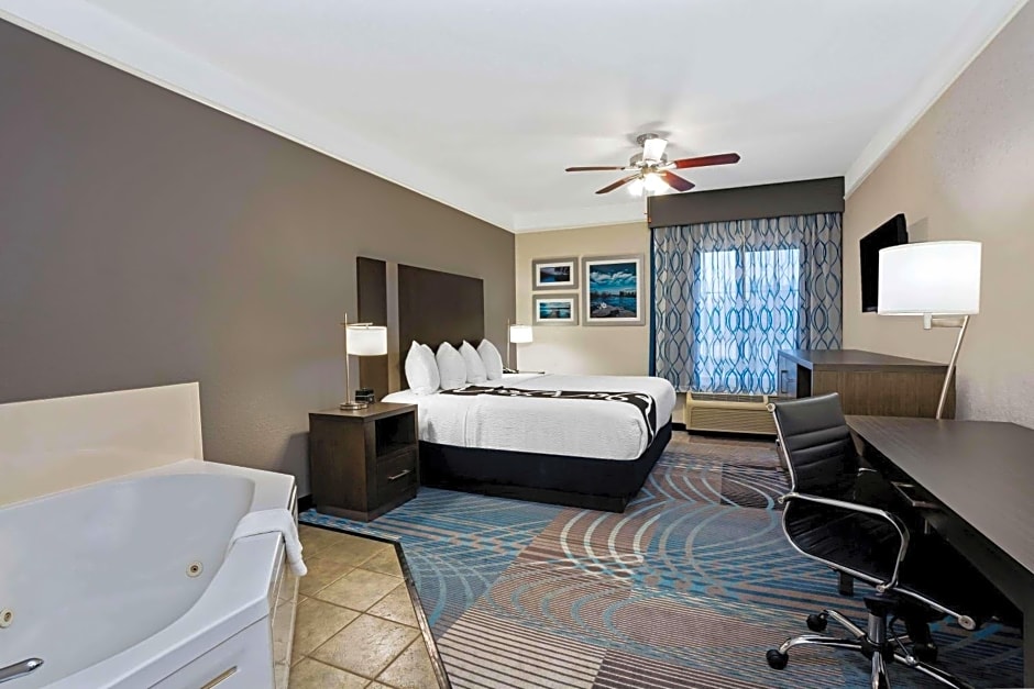 La Quinta Inn & Suites by Wyndham Conroe