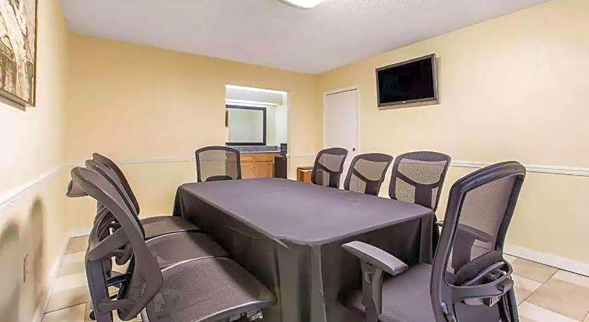 Ramada by Wyndham Santee I-95