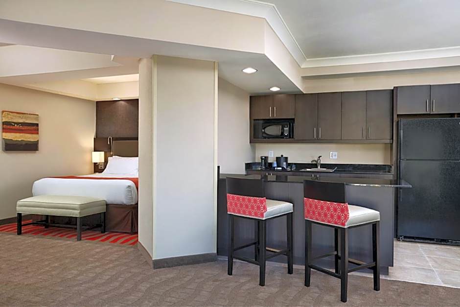 Holiday Inn Express & Suites Naples Downtown - 5th Avenue