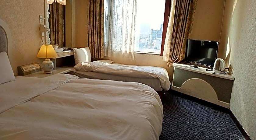 Chungli Business Hotel