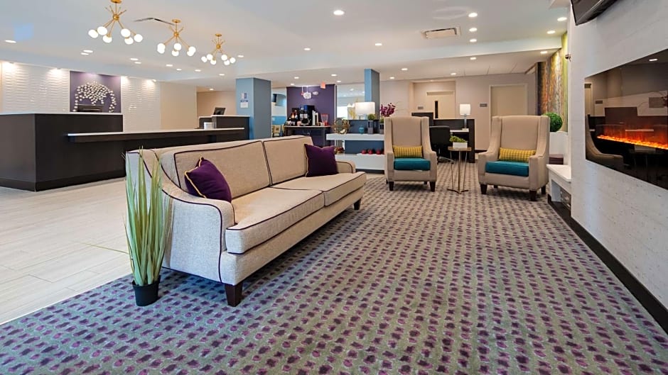 Best Western Plus Erie Inn & Suites