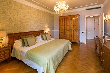 Double or Twin Room with Sea View