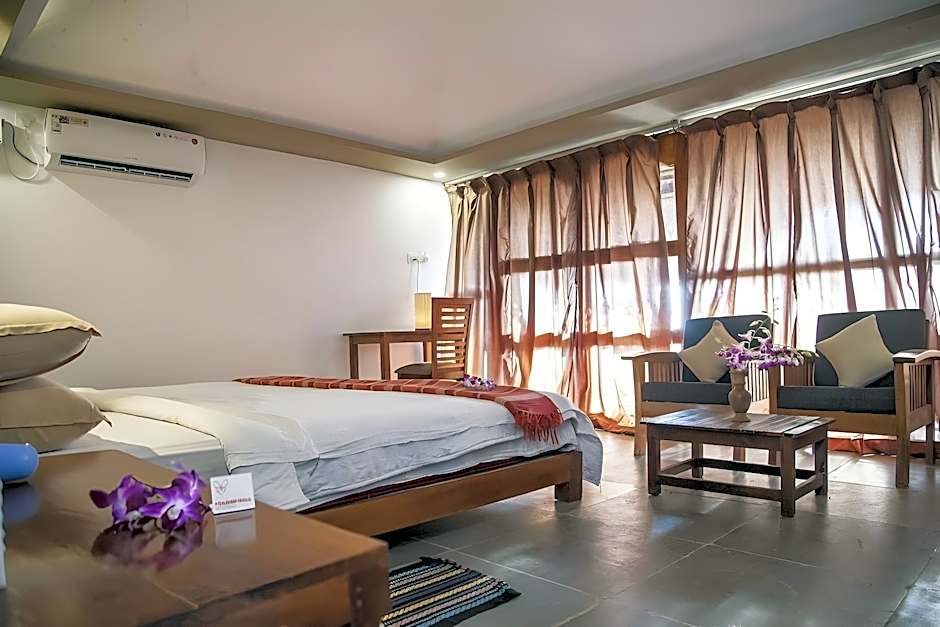 Mariposa Beach Grove